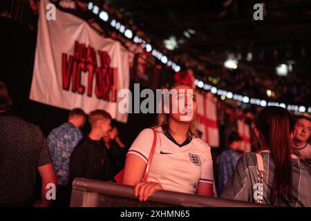 Manchester, Regno Unito. 14 luglio 2024. Un tifoso inglese reagisce mentre l'Inghilterra perde nella finale di UEFA EURO 2024 tra Inghilterra e Spagna all'AO Arena, i tifosi inglesi affrontano la sconfitta quando l'Inghilterra perde 1:2 contro la Spagna. Credito: SOPA Images Limited/Alamy Live News Foto Stock