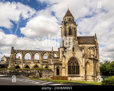 Rovine della chiesa di St-etienne-le-vieux a Caen (Francia) Foto Stock