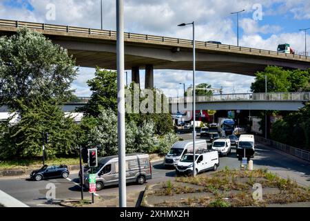 Staples Corner Road Junction, Borough of Barnet, Londra, Inghilterra, Regno Unito Foto Stock