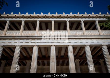 Facciata della Stoa di Attalo, una passerella coperta o portico fu costruita e prende il nome dal re Attalo II di Pergamo, che regnò tra il 159 a.C. e il 138 a.C. Foto Stock