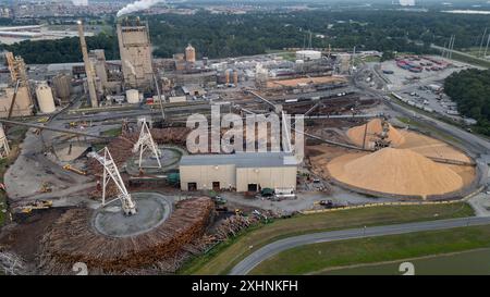 International Paper Mill - Port Wentworth, Georgia - luglio 2024. International Paper Company si trova ad affrontare ammende statali di quasi 28.000 dollari per lo scarico dei rifiuti Foto Stock