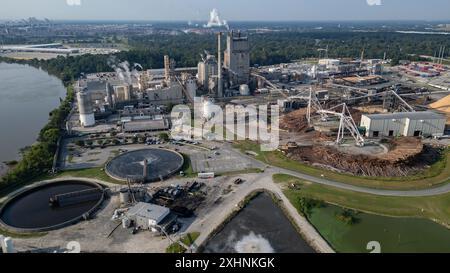 International Paper Mill - Port Wentworth, Georgia - luglio 2024. International Paper Company si trova ad affrontare ammende statali di quasi 28.000 dollari per lo scarico dei rifiuti Foto Stock