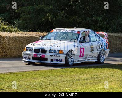 2024 Goodwood Festival of Speed Timed Shootout Finals. 1994 BMW 3181 STW di ritorno dalla salita. Goodwood, Sussex, Inghilterra, Regno Unito Foto Stock