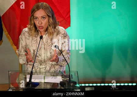 Bagnoli, Napoli, Italia. 15 luglio 2024, Napoli, Napoli, italia: 15/07/2024, Napoli, in occasione della visita del primo Ministro Giorgia Meloni a Bagnoli per la firma del protocollo d'intesa tra il governo e il Commissario straordinario per Bagnoli Coroglio. Nella foto: (Immagine di credito: © Fabio Sasso/ZUMA Press Wire) SOLO USO EDITORIALE! Non per USO commerciale! Crediti: ZUMA Press, Inc./Alamy Live News Foto Stock