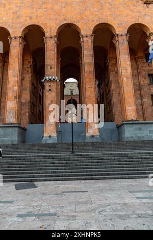 Tbilisi, Georgia - 21 GIUGNO 2024: L'edificio del Parlamento della Georgia è il luogo di incontro del Parlamento georgiano, situato in Rustaveli Avenue, TBI Foto Stock