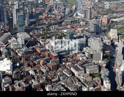 Vista aerea da nord guardando a sud-ovest del centro di Manchester con Deansgate prominente Foto Stock