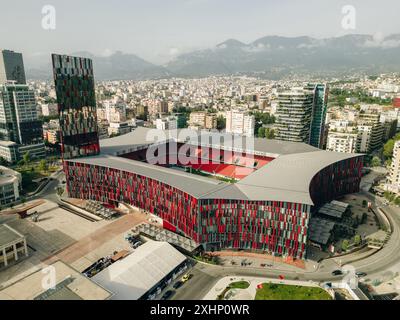 Tramonto su Tirana Albania, vista panoramica aerea della città. Foto di alta qualità Foto Stock