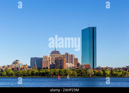 Boston, Massachusetts. Vista sul fiume Charles verso il quartiere Back Bay di Boston. Foto Stock