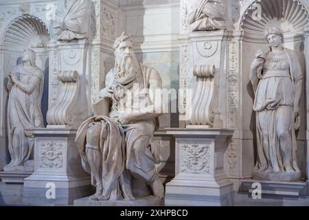 Scultura in marmo di Mosè di Michelangelo nella chiesa di San Pietro in vincoli. Roma, Italia. Foto Stock