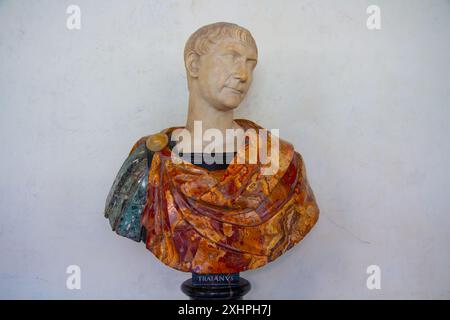 Busto in marmo dell'imperatore romano Traiano, Galleria degli Uffizi, Firenze, Toscana, Italia. Foto Stock