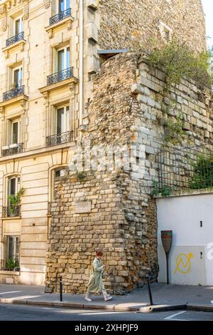 Francia, Parigi, resti del muro di recinzione di Philippe Auguste, via Clovis Foto Stock