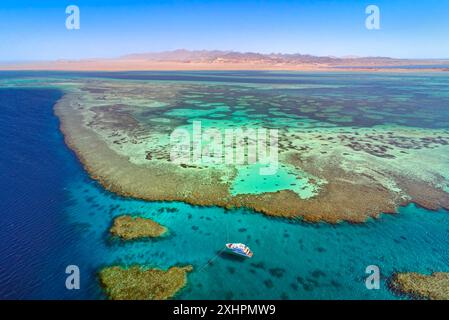 Egitto, Sinai, golf di Suez, stretto di Gubal, la barriera corallina di Sha'ab Mahmud vicino Sharm-el-Sheikh (vista aerea) Foto Stock