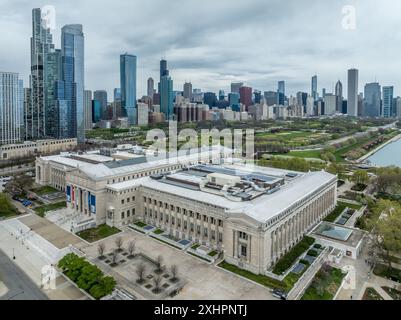 Vista panoramica aerea del museo Field, del Millennium Park, dei grattacieli sul lago sullo skyline di Chicago Foto Stock