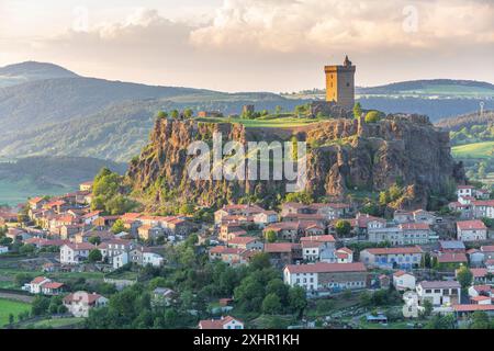 Francia, Haute Loire, fortezza feudale di Polignac datato xi secolo in piedi su una collinetta basaltica, Valle della Loira Foto Stock