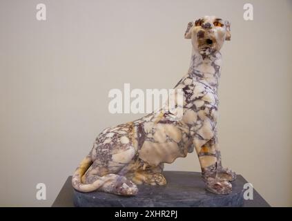 Statua di una pantera in marmo di Paonazzo. Roma Imperiale. Museo Archeologico di Napoli, Napoli, Campania, Italia. Foto Stock