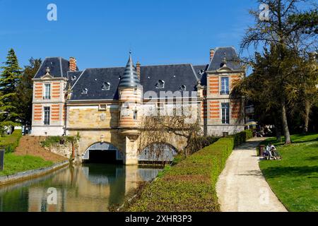 Francia, Marne, Châlons en Champagne, il Petit Jard è uno spazio verde classificato notevole Giardino, Castello del mercato costruito nel 17th secolo su un Foto Stock