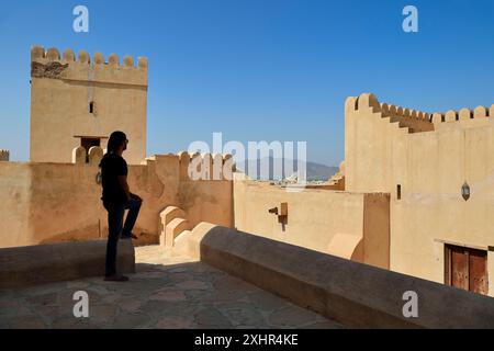 Sultanato dell'Oman, governatorato di al Batina, Nakhl, Nakhl o Husn al Heem Fort, storica fortezza in mattoni di fango Foto Stock