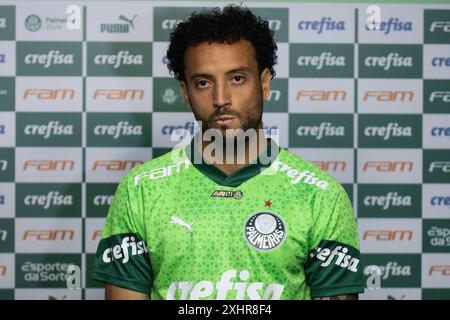 Presentazione del nuovo rinforzo di Palmeiras, attaccante centrocampista Felipe Anderson, presso l'Accademia di calcio, a ovest di São Paolo, questo lunedì, 15. Crediti: Brasile Photo Press/Alamy Live News Foto Stock