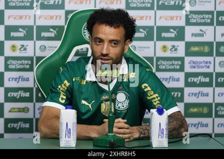 Presentazione del nuovo rinforzo di Palmeiras, attaccante centrocampista Felipe Anderson, presso l'Accademia di calcio, a ovest di São Paolo, questo lunedì, 15. Crediti: Brasile Photo Press/Alamy Live News Foto Stock