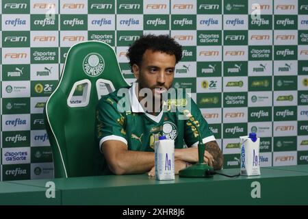 Presentazione del nuovo rinforzo di Palmeiras, attaccante centrocampista Felipe Anderson, presso l'Accademia di calcio, a ovest di São Paolo, questo lunedì, 15. Crediti: Brasile Photo Press/Alamy Live News Foto Stock