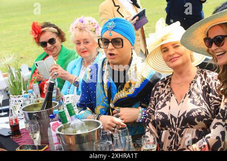 Franziska Traub, Stefanie Simon, Julian F. M. Stoeckel und Heike Weidling beim 4. Internationalen Ladies Cup e Hut Contest 2024 presso il Polo Park Seeburg Foto Stock