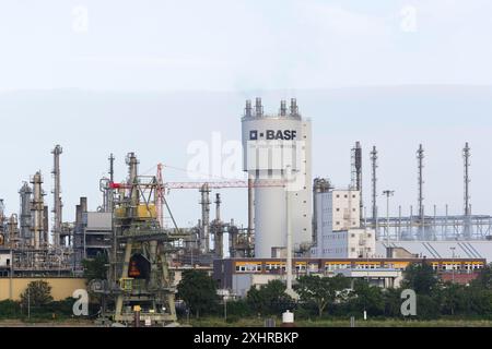 BASF, Lugwigshafen am Rhein, zona industriale, Mannheim, Baden-Wuerttemberg, Germania Foto Stock