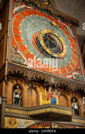 Orologio astronomico con segni zodiacali (Horologium Mirabile Lundense, XIV secolo) presso la Cattedrale di Lund (XII secolo), Lund, Scania, Svezia Foto Stock