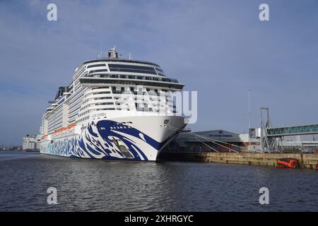 Southampton Regno Unito 8 dicembre 2023 - nave da crociera passeggeri MSC Euribia ormeggiata al terminal delle navi da crociera nel porto di Southampton. Foto Stock