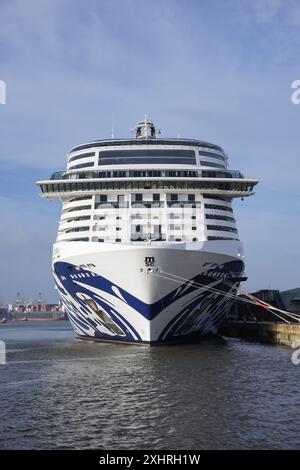 Southampton Regno Unito 8 dicembre 2023 - nave da crociera passeggeri MSC Euribia ormeggiata al terminal delle navi da crociera nel porto di Southampton. Foto Stock