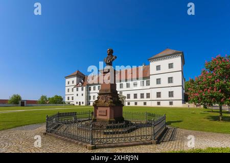 Monumento in onore di Conradin Kreutzer, musicista, direttore d'orchestra e compositore, busto di Hans Baur, scultore, scultura, piedistallo, scrittura, lettere, pubbliche Foto Stock