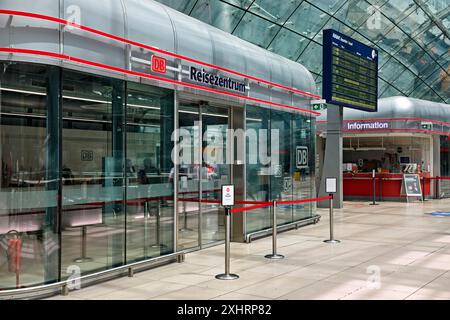 DB Travel Centre and Information, sala centrale sopra la stazione ferroviaria a lunga percorrenza, The Squaire, Airport, Frankfurt am Main, Hesse, Germania Foto Stock