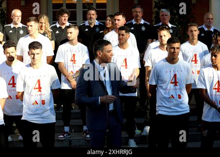 Madrid, spagnolo. 15 luglio 2024. Madrid Spagna; 15/07/2024.- Pedro Sanchez, presidente della Spagna, riceve la nazionale di calcio dopo aver vinto il campionato europeo battendo la nazionale inglese. Crediti: Juan Carlos Rojas/dpa/Alamy Live News Foto Stock