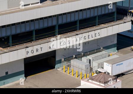 Los Angeles, California, USA - 12 gennaio 2024: Edificio del terminal presso il molo delle navi da crociera nel porto di Los Angeles Foto Stock