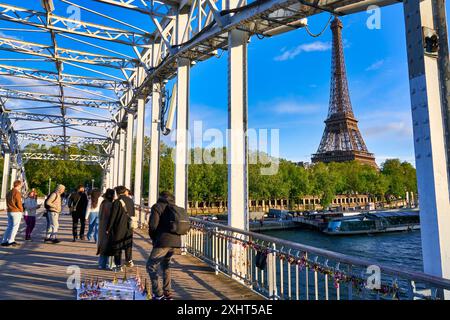Passerelle Debilly, barca turistica, fiume Sena, Parigi, Francia Foto Stock