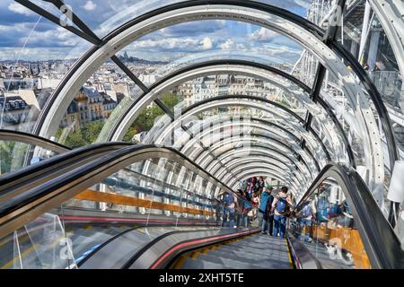 Ascensori, Centre George Pompidou, Musee National d'Art moderne, Parigi, Francia, Europa Foto Stock