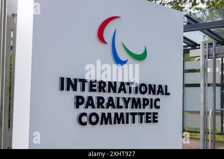 DAS International Paralympic Commitee IPC a Bonn. DAS Internationale Olympische Commitee IPC am Hauptsitz im neuen Gebäude in der Dahlmannstraße a Bonn. Zuvor War dort die Landesvertretung von Nordrhein Westfalen NRW im ehemaligen Regierungsviertel untergebracht. Bonn Gronau Nordrhein-Westfalen Deutschland *** il Comitato Paralimpico Internazionale IPC a Bonn il Comitato Olimpico Internazionale IPC presso la sua sede nel nuovo edificio a Dahlmannstraße a Bonn in precedenza, la rappresentanza statale della Renania settentrionale-Vestfalia NRW era ospitata lì nell'ex distretto governativo di Bonn Gronau Foto Stock