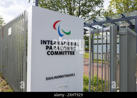 DAS International Paralympic Commitee IPC a Bonn. DAS Internationale Olympische Commitee IPC am Hauptsitz im neuen Gebäude in der Dahlmannstraße a Bonn. Zuvor War dort die Landesvertretung von Nordrhein Westfalen NRW im ehemaligen Regierungsviertel untergebracht. Bonn Gronau Nordrhein-Westfalen Deutschland *** il Comitato Paralimpico Internazionale IPC a Bonn il Comitato Olimpico Internazionale IPC presso la sua sede nel nuovo edificio a Dahlmannstraße a Bonn in precedenza, la rappresentanza statale della Renania settentrionale-Vestfalia NRW era ospitata lì nell'ex distretto governativo di Bonn Gronau Foto Stock