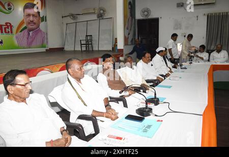 Patna, India. 15 luglio 2024. PATNA, INDIA - 15 LUGLIO: il presidente del Congresso del Bihar Akhilesh Prasad Singh tiene un incontro con i leader del partito a Sadaquat Ashram il 15 luglio 2024 a Patna, India. (Foto di Santosh Kumar/Hindustan Times/Sipa USA) credito: SIPA USA/Alamy Live News Foto Stock