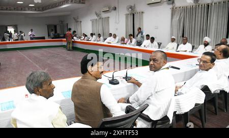 Patna, India. 15 luglio 2024. PATNA, INDIA - 15 LUGLIO: il presidente del Congresso del Bihar Akhilesh Prasad Singh tiene un incontro con i leader del partito a Sadaquat Ashram il 15 luglio 2024 a Patna, India. (Foto di Santosh Kumar/Hindustan Times/Sipa USA) credito: SIPA USA/Alamy Live News Foto Stock