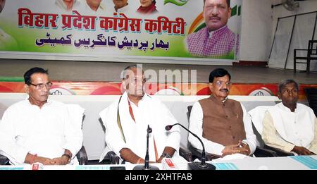 Patna, India. 15 luglio 2024. PATNA, INDIA - 15 LUGLIO: il presidente del Congresso del Bihar Akhilesh Prasad Singh tiene un incontro con i leader del partito a Sadaquat Ashram il 15 luglio 2024 a Patna, India. (Foto di Santosh Kumar/Hindustan Times/Sipa USA) credito: SIPA USA/Alamy Live News Foto Stock