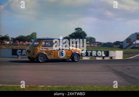 Gordon Spice Britax, autodromo Mini Cooper Croft. British Saloon Car Championship 1969. Foto Stock