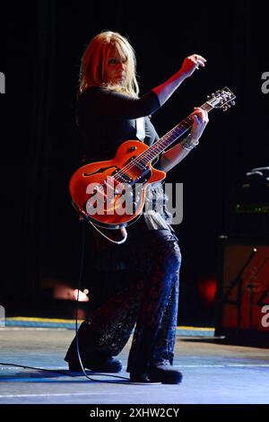 Hollywood, Stati Uniti d'America. 6 novembre 2012. HOLLYWOOD FL - 4 NOVEMBRE: Nancy Wilson dei Heart si esibisce all'Hard Rock Live tenuto al Seminole Hard Rock Hotel & Casino il 4 novembre 2012 a Hollywood, Florida persone: Nancy Wilson Credit: Storms Media Group/Alamy Live News Foto Stock