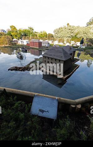 Una città storica modello di Hobart (Un'attrazione turistica) con giardini circostanti che coprono circa due campi da tennis nella città vecchia di Richmond Foto Stock