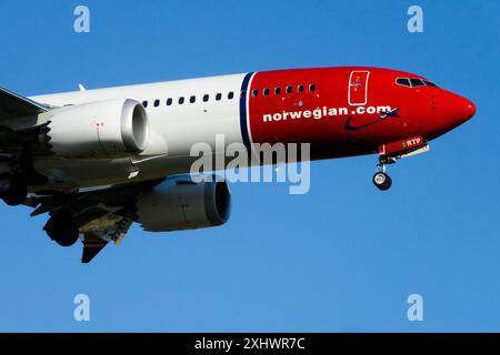 Boeing 737 MAX 8, Norwegian Airlines Aircraft approda a Praga Repubblica Ceca Foto Stock