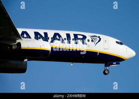 Boeing 737 Ryanair in avvicinamento a Praga Repubblica Ceca Foto Stock