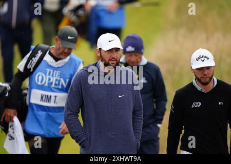 Scottie Scheffler degli Stati Uniti davanti all'Open al Royal Troon, South Ayrshire, Scozia. Data foto: Martedì 16 luglio 2024. Foto Stock