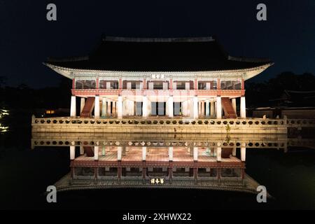 Gyeongbokgung di notte Foto Stock
