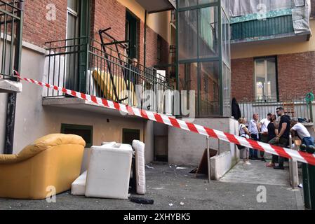 Torino, Italia. 16 luglio 2024. Operazioni di sgombero di tre immobili nel complesso di via Sospello 163 a Torino, Italia. - Martedì 16 luglio 2024 - Cronaca - (foto Matteo Secci/LaPresse) liquidazione di tre immobili nel complesso in via Sospello 163 a Torino, Italia. - Martedì 16 luglio 2024 - (foto Matteo Secci/LaPresse) credito: LaPresse/Alamy Live News Foto Stock