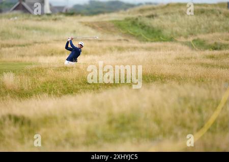 L'australiano Elvis Smylie gioca dal 13° fairway davanti all'Open al Royal Troon, South Ayrshire, Scozia. Data foto: Martedì 16 luglio 2024. Foto Stock