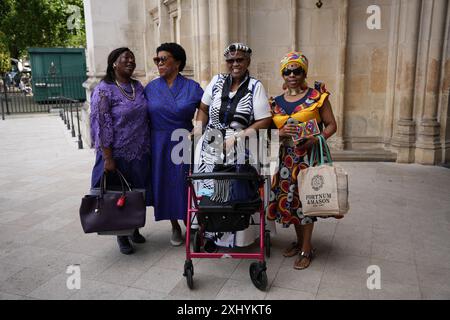 Gli ospiti arrivano per un servizio di Ringraziamento nel 30° anno della democrazia del Sud Africa, all'Abbazia di Westminster a Londra. Data foto: Martedì 16 luglio 2024. Foto Stock